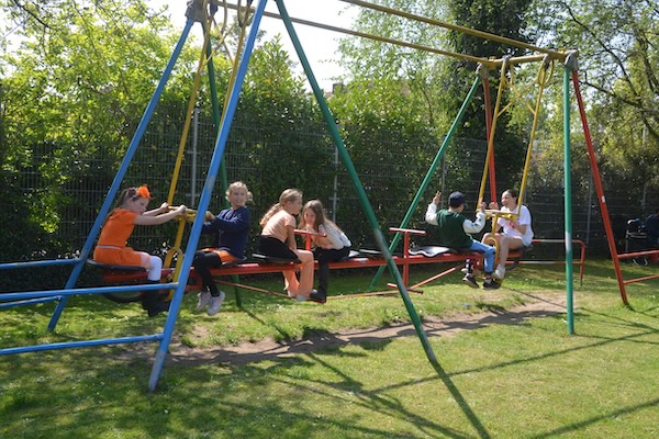 Speeltuin Oranjekwartier: Familie schommel