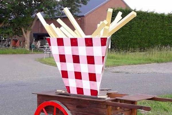 Geniet van lekkere friet met een snack 