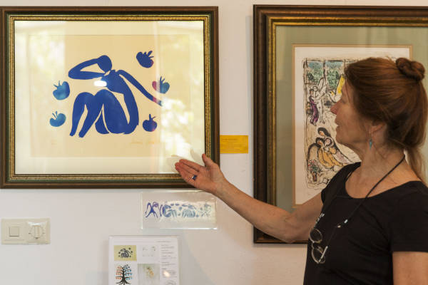 Museum Valse Kunst: Wijzen naar schilderij