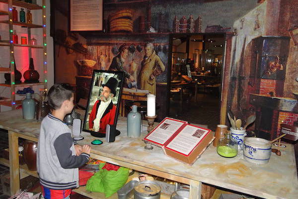 Maak je eigen stethoscoop van Museum Boerhaave: Op bezoek bij