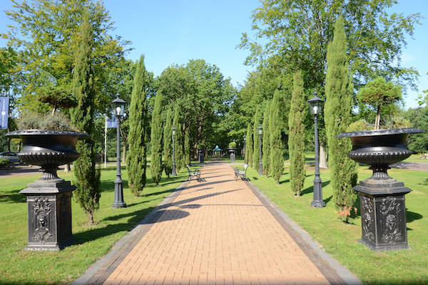 Wandel door de prachtige tuin