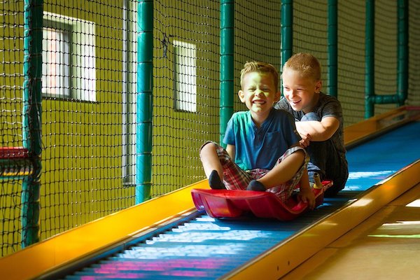 Oostappen Vakantiepark Prinsenmeer: Glijden van de glijbaan