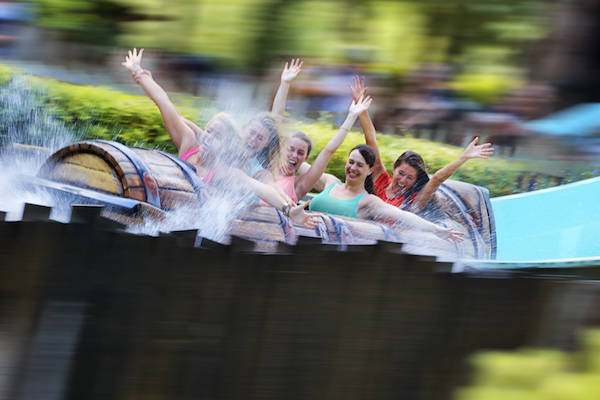 Water spettert rond in de Crazy River 