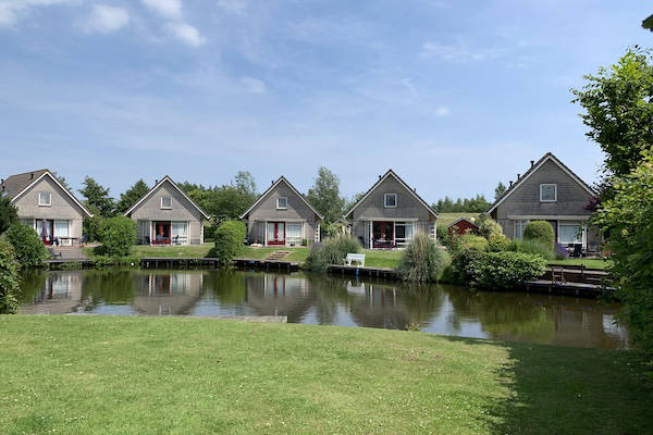 Vakantiehuisje aan het water