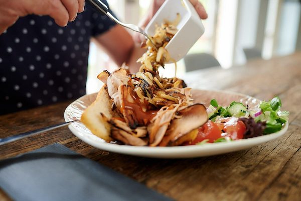 In het restaurant kan je heerlijk eten en drinken