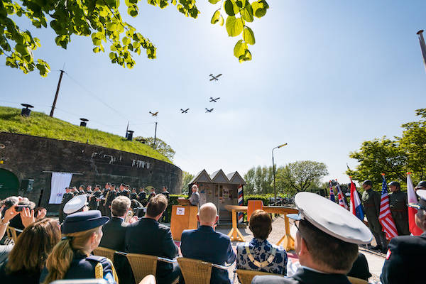 WO2 & Vliegeniersmuseum: Opening WO2 en Vliegeniersmuseum