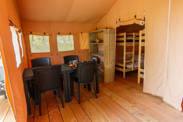 Safari-tent binnen