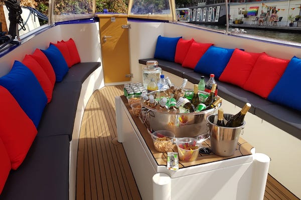 Starboard Boats Amsterdam: Geniet van een hapje en drankje