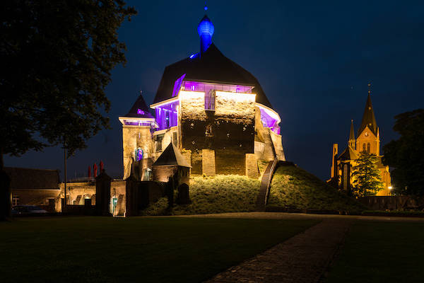 Verlicht kasteel