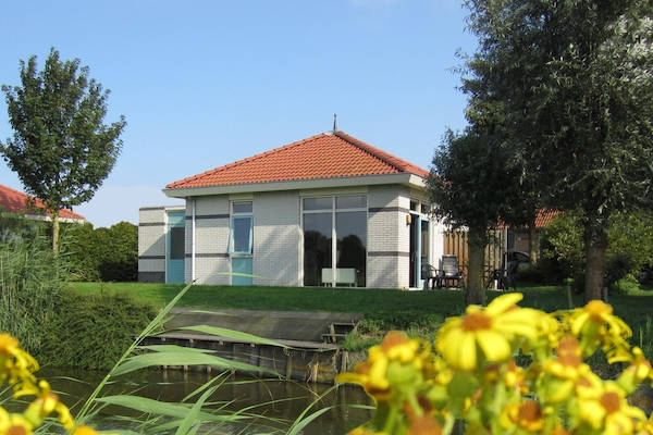 Het park is opgezet met veel groen en water