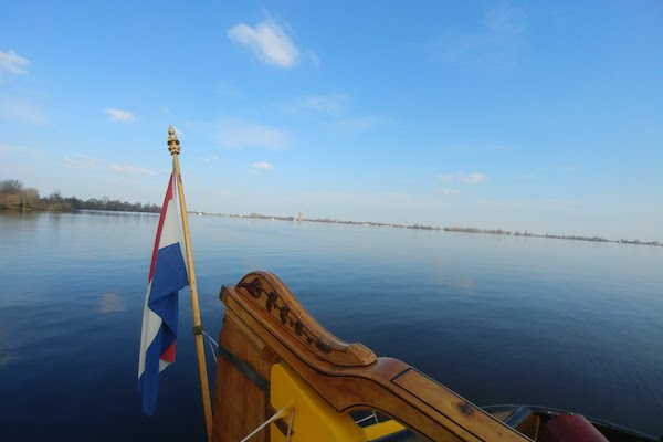 Varen met de Nooit Volmaakt: Varen over de plassen