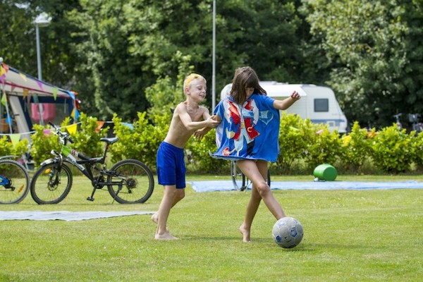 Voetballen op de camping