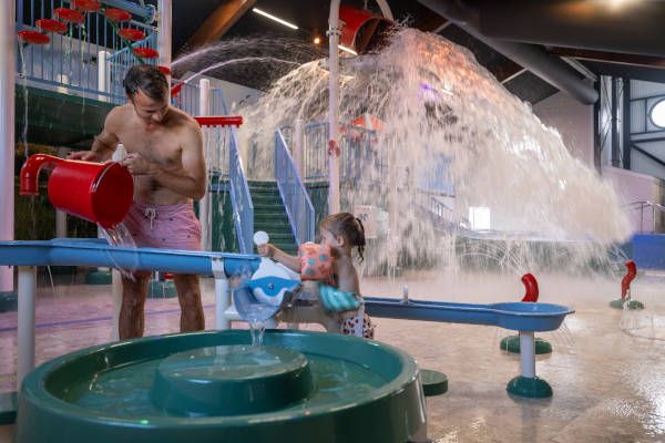 Spelen in de waterspeeltuin