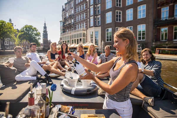 Proosten op de boot