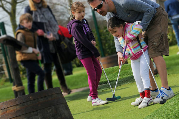 Samen met elkaar een spannende pot widget golfen op een onbewoond eiland