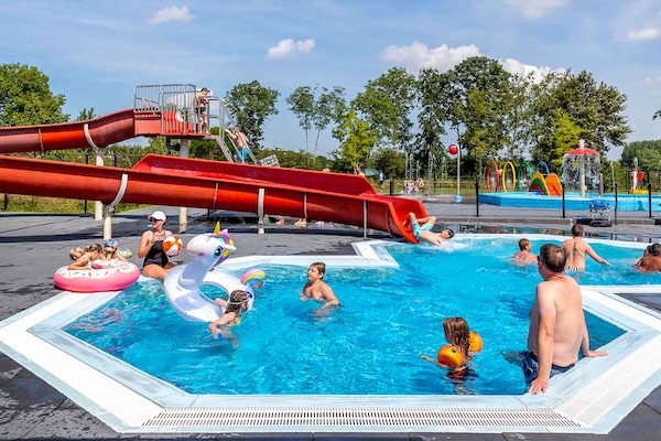 Molecaten Park Rondeweibos: Zwembad met glijbaan