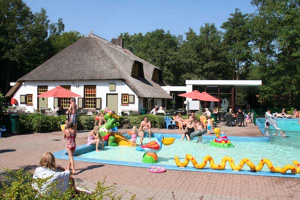 Peutergedeelte buitenbad