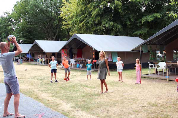 Spelen op de camping