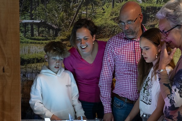 Samen nieuwe informatie opdoen in het belevingscentrum