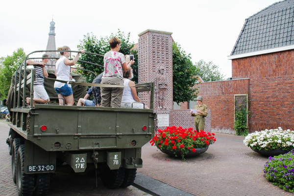 Oorlogsmuseum Medemblik: Rondrit met de truck