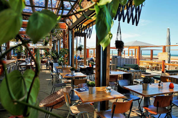 Strandtent Solbeach Scheveningen: Lekker loungen op het terras