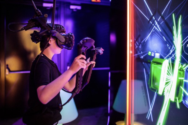 A’DAM VR Game Park: Beat saber
