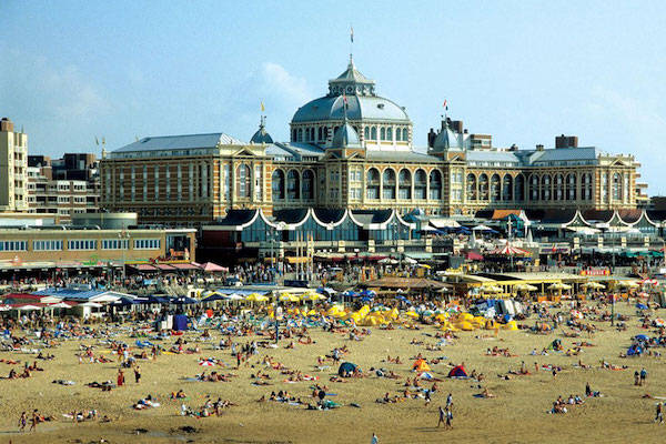 Bezoek het strand van Scheveningen