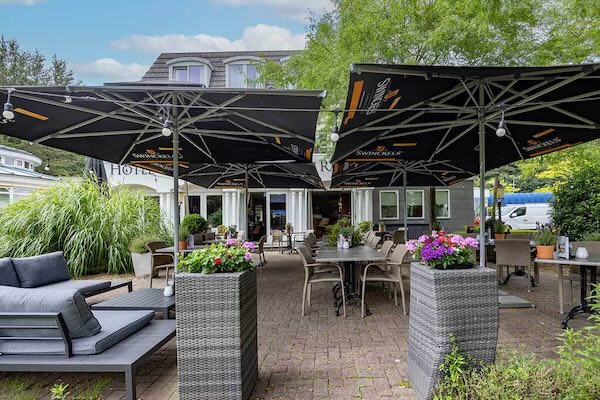 Fletcher Hotel De Witte Raaf: Terras