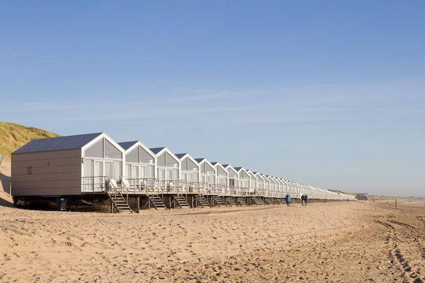 Strandhuisjes Julianadorp: De huisjes naast elkaar