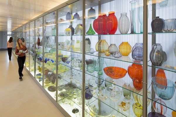 Grootste collectie Nederlands glas van 1850 tot heden
