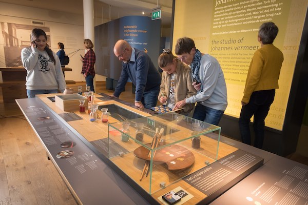 Vermeer Centrum Delft: Schildertafel bewonderen