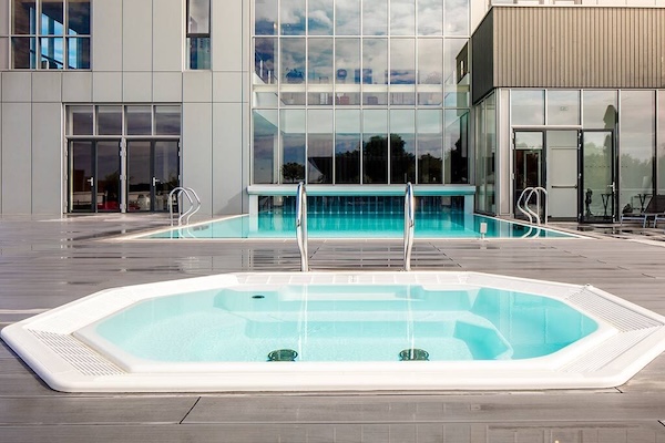 Fletcher Wellness-Hotel Helmond: Buitenzwembaden