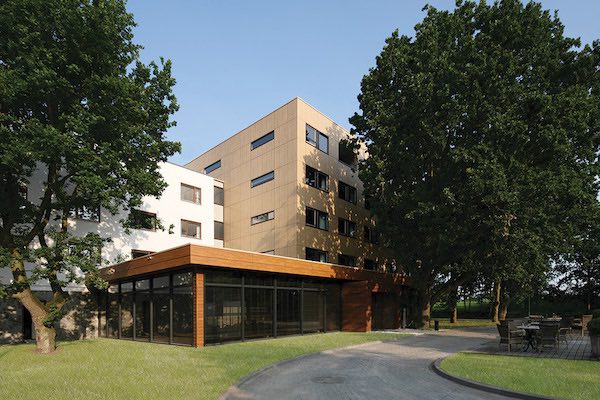 Fletcher Wellness-Hotel Stadspark: Uitzicht pand