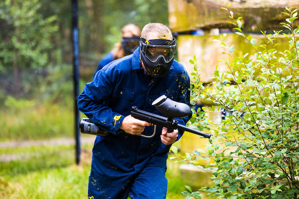 Paintball rennen voor dekking