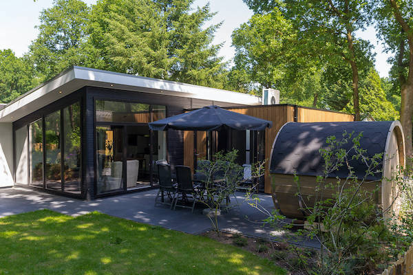 Lodge van buitenaf