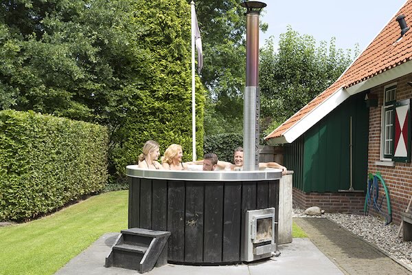 Samen chillen in de hottub