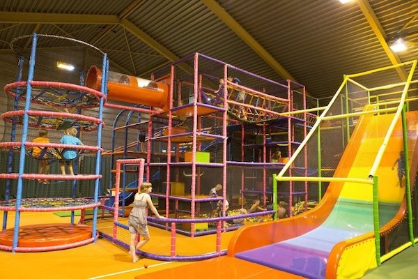 Oostappen Vakantiepark Marina Beach: Indoor speeltuin