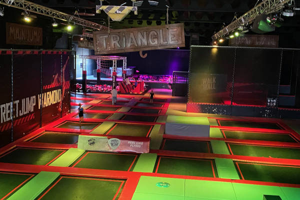 De grote trampolines