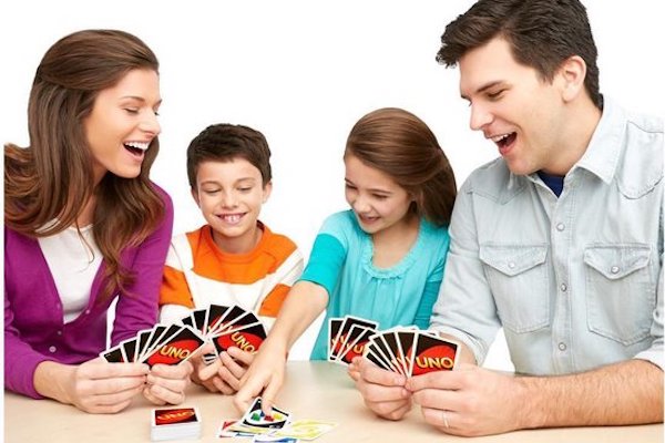 UNO - Kaartspel: Een spel met het gezin