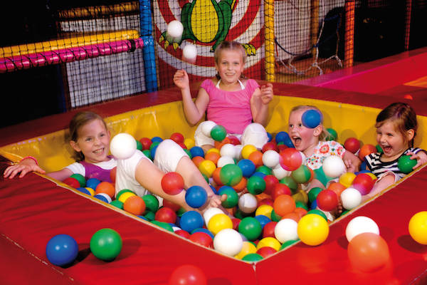 Kids Playground Apeldoorn: Spelen in de ballenbak