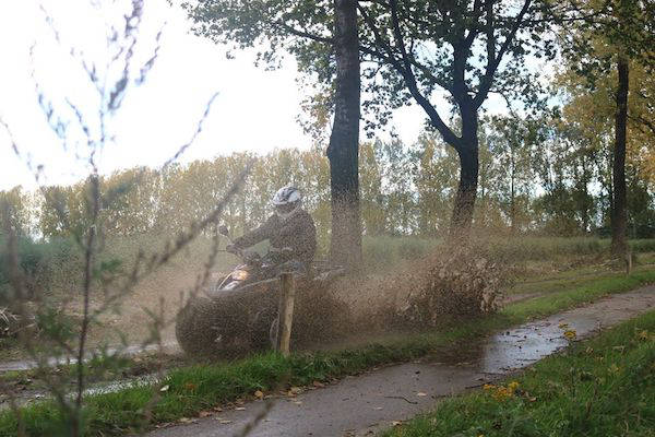 Quad toertochten Veghel: Door een plas scheuren