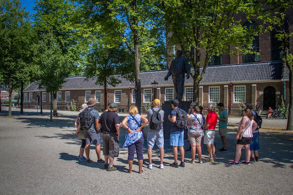 360 Amsterdam Tours: Standbeeld