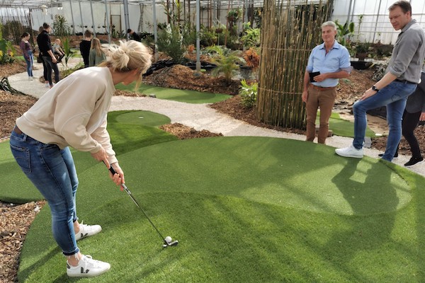 Indoor Adventure Minigolf: Op het veld minigolven 