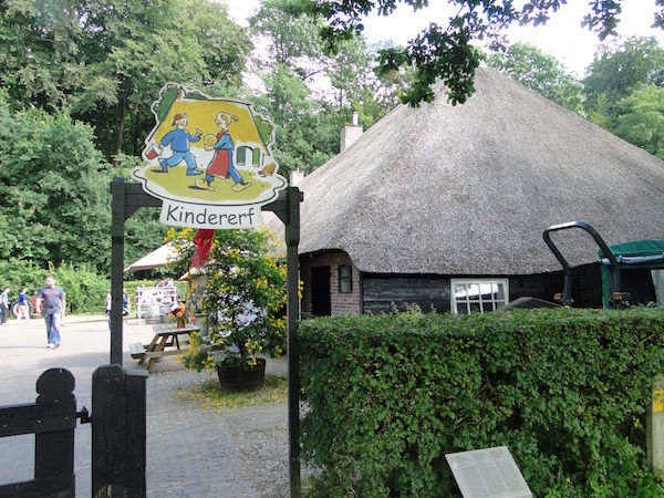 Uren speelplezier in het kindererf van het Openluchtmuseum