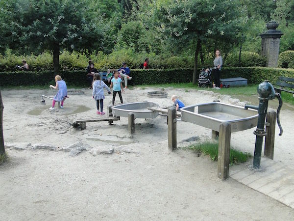 Waterpret op de waterspeelplaats