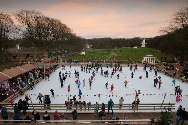 Schaatsen op de grote schaatsbaan