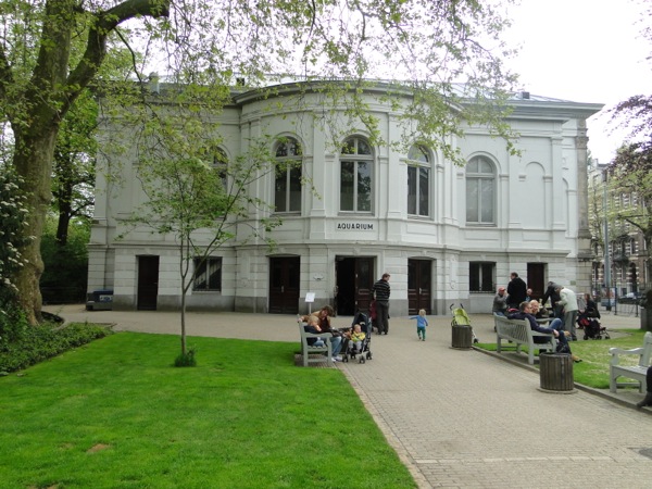 Het prachtige aquarium gebouw