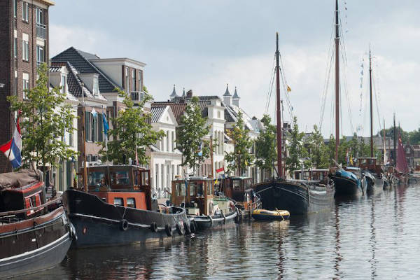 Boten langs het kanaal