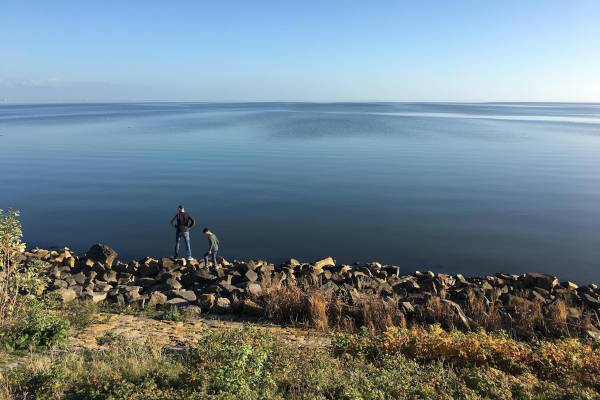 Naar het water kijken