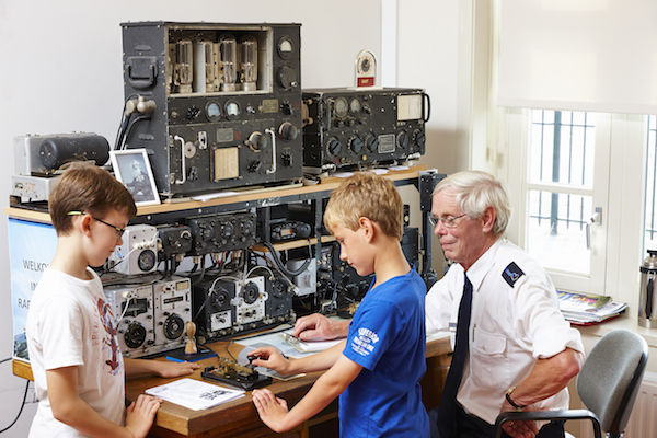 De radiokamer in het historische gebouw Schiphol 1928